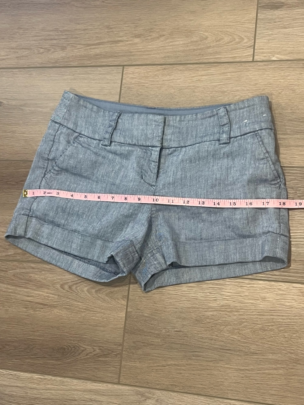 Express Bluish Gray Cuffed Linen Blend MIDI Low Rise Shorts Size 2 - Picture 6 of 11